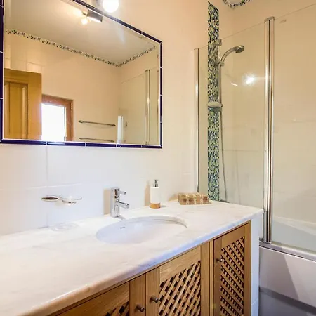 Vale Do Garrao Sleeps 14 Pool Air Con Wifi Villa