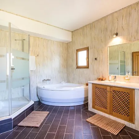 Willa Vale Do Garrao Sleeps 14 Pool Air Con Wifi